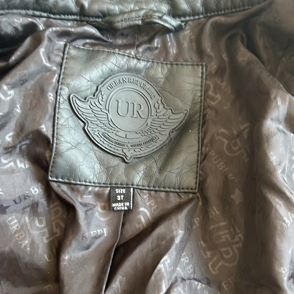 Black leather jacket - Picture 3 of 3